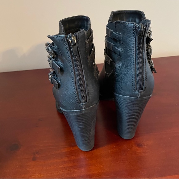 Heels - Picture 2 of 2